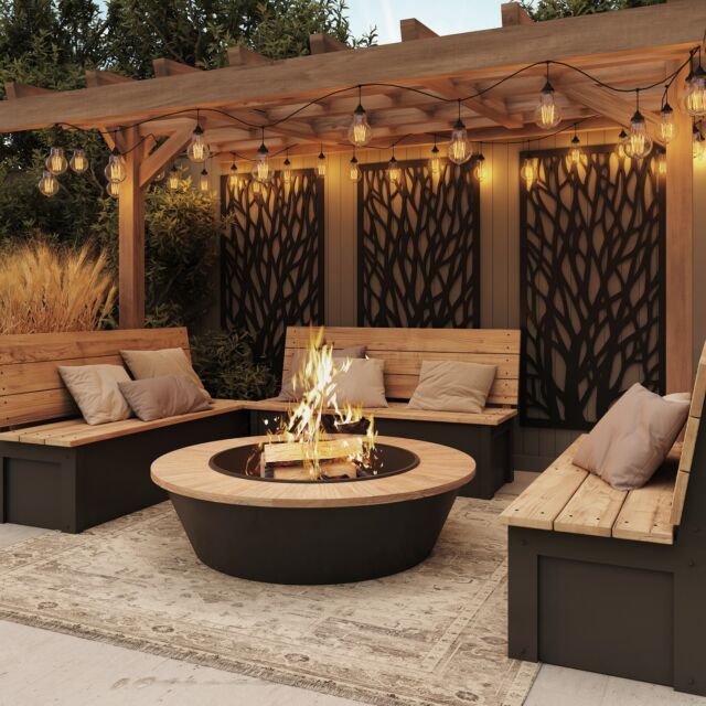 Winter evenings made magical ✨❄️ Our decorative garden screens add a warm, cozy touch to your outdoor space, perfect for gathering around the fire with friends. Designed for beauty and privacy, even in the colder months. 🍂🔥 #WinterNights #CozyGarden #CustomScreens